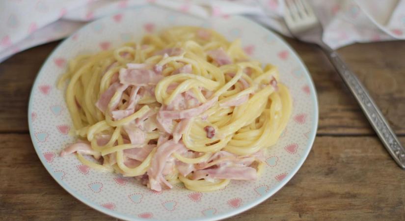 Rupáner-konyhája: 15 perces Sonkás-baconos tejszínes spagetti recept
