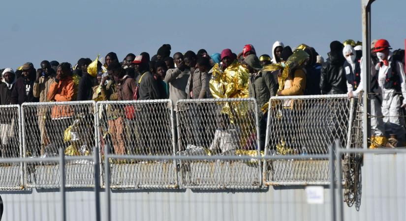 Lampedusán és az olasz-francia határnál létesítik az első zárt táborokat az illegális bevándorlók visszatartására