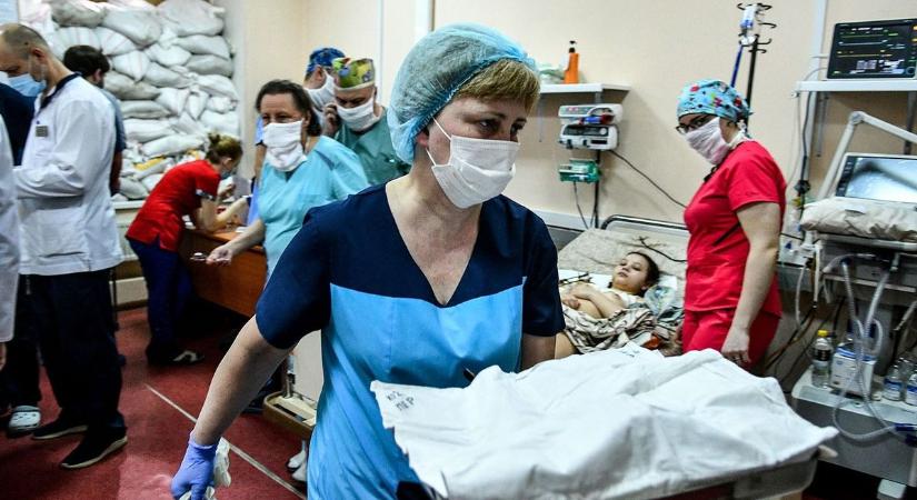 Rettegnek a besorozástól az ukrajnai nők - Katonai nyilvántartásba kerülnek az egészségügyben dolgozók