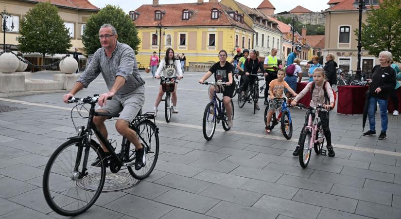 Az Egri Szív Egyesülettel a szívükért tekertek