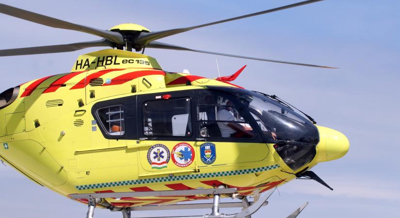 Motorbaleset miatt mentőhelikoptert riasztottak Csanádpalotára