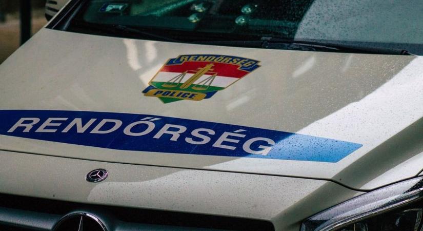 Karambol a 4-es főúton, Kabánál – mezőgazdasági vontató és személyautó ütközött