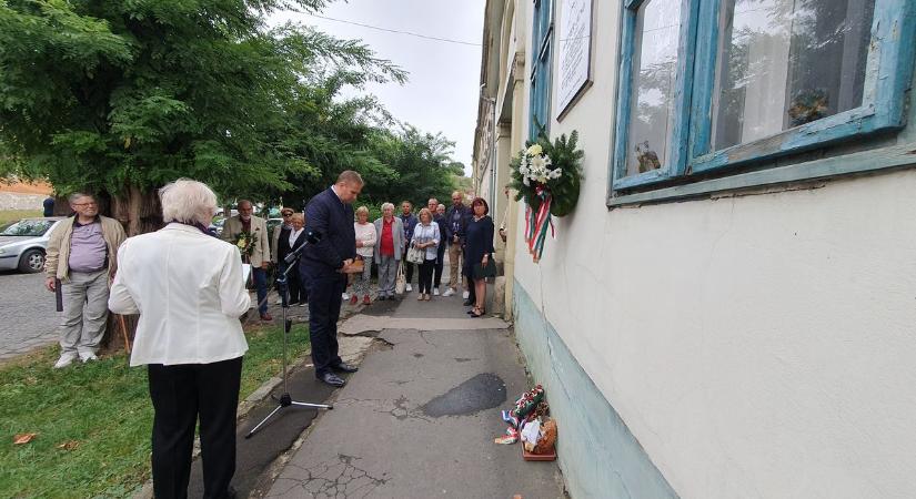 Esztergom hős polgármesterére emlékezve magyarul szólt a lengyel himnusz