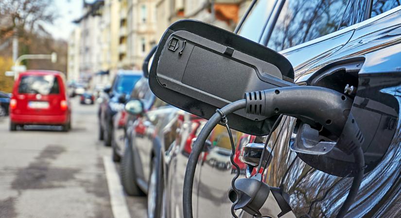 Egyre több magyar fordít hátat a benzinkutaknak: tudnak valamit a közelgő helyzetről?