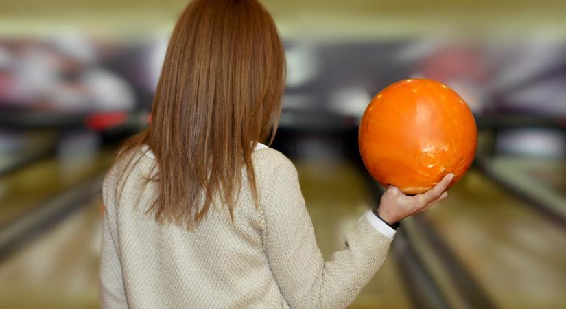 Bowlingozni ment, vérmérgezést kapott a tekegolyótól
