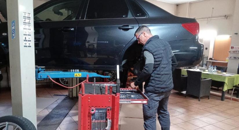 Öt új autószerelő mestere lett Vasnak - fotó