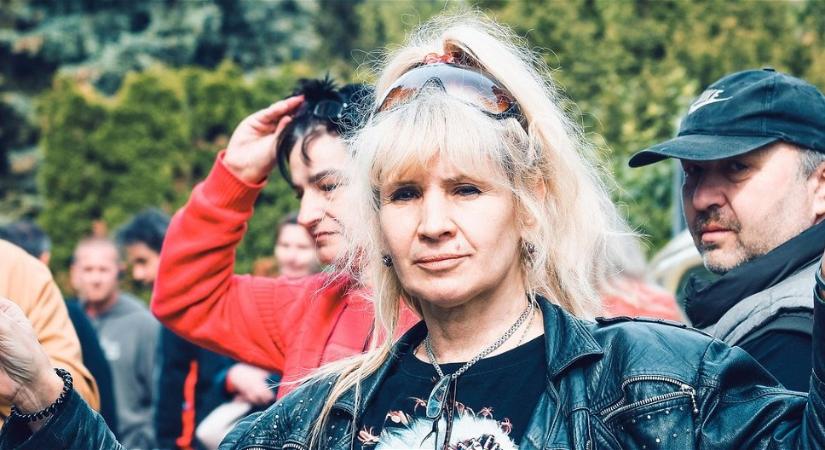 Bíró Ica facebook oldalán mutatta meg a magazin fotózásból kimaradt forró képet, férfiak ezrei írtak sóvárgó kommenteket