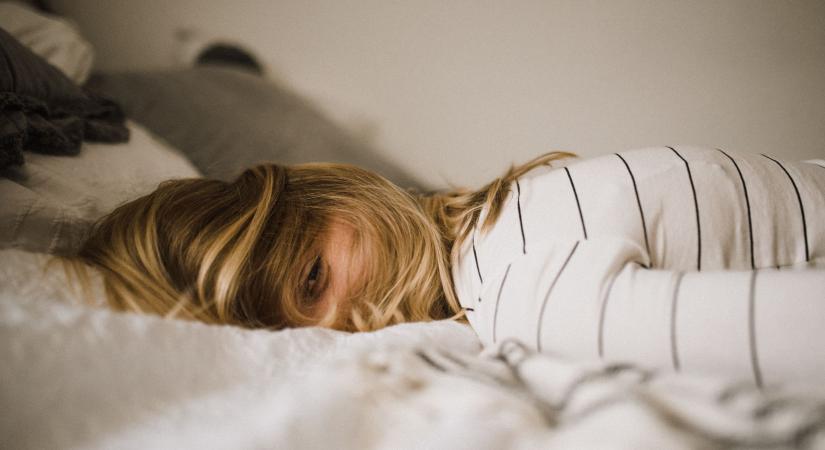 Az alvásmegvonás öregítheti az agyat, de akár a mentális egészséget is romba döntheti