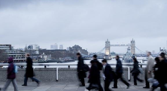 “Néha elkapják a karomat az utcán” – sokkoló eredményeket hozott egy brit tinédzserfelmérés