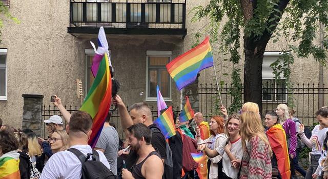„Isten nem gyűlöl senkit, hiába értelmezik át a Bibliát” - erős szónoklatok zengtek az egyetlen vidéki Pride-on