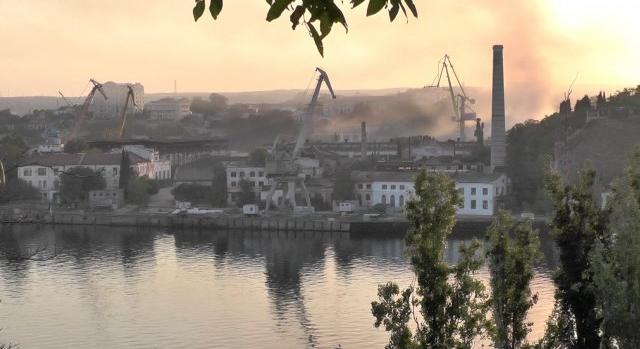 Videón a pillanat, amikor rakétatalálat éri az oroszok legmodernebb flottájának főhadiszállását