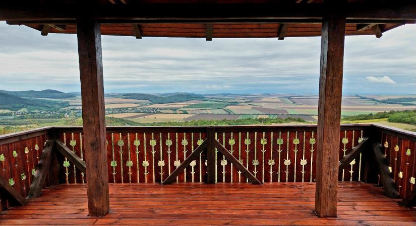 Megszépült kilátón kortyolhatják a tállyai bort a turisták
