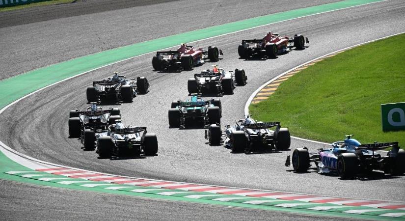 Verstappen brutális visszatérése, Hamiltont megmentette a szégyentől a Mercedes