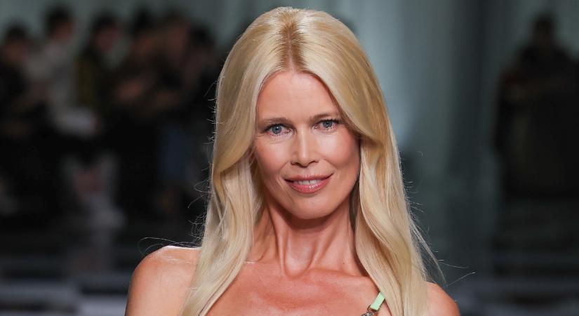 Szenzációsan nézett ki a kifutón az 53 éves Claudia Schiffer – fotók