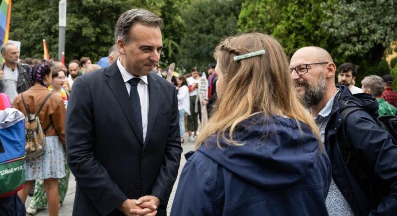 David Pressman az első sorban vonult a pécsi Pride-on