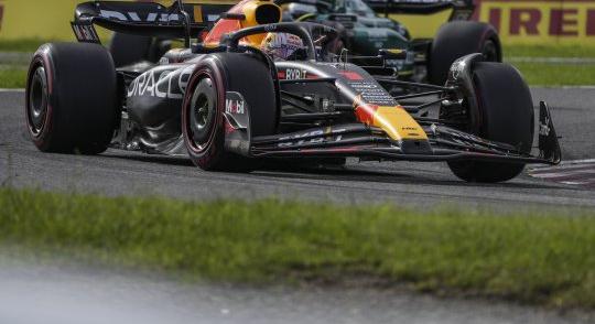 Max Verstappen nyert, a Red Bull a Forma-1 világbajnoka