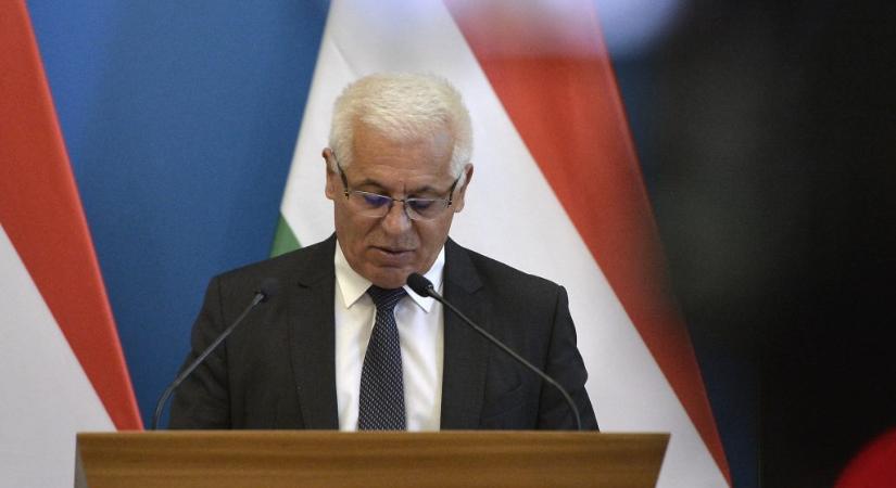 Bemutatott az akkugyárról kérdező momentumosnak Nyíregyháza polgármestere