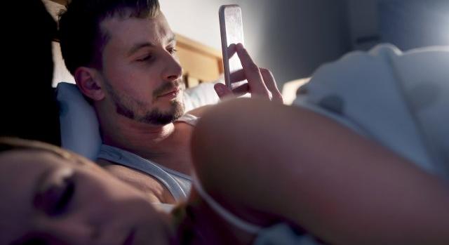 Egy céges buli után lefeküdt kolléganőjével, akinek viselkedése ezután furcsán megváltozott