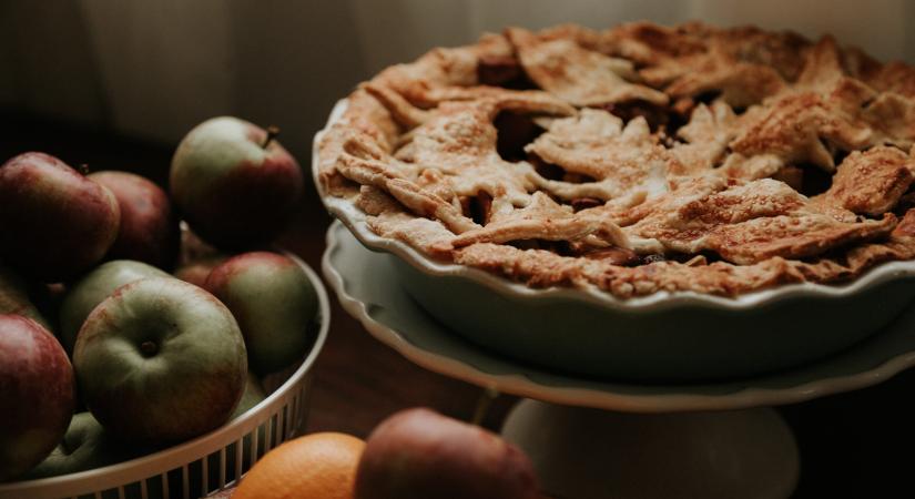 Ha ősz, akkor almás pite – íme a világ legegyszerűbb receptje (videó a cikkben!)