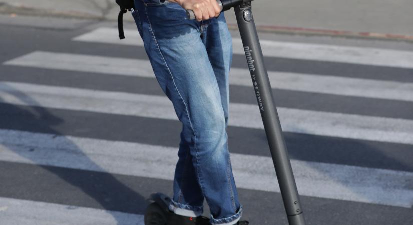 Forgalommal szemben rollerezett az Árpád hídon, megússza a büntetést