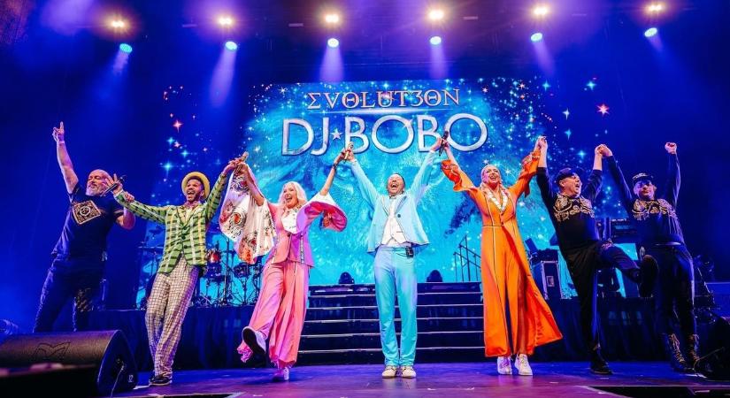 A svájci világsztár Dj BoBo magyarul is üdvözölte ünneplő közönségét Budapesten
