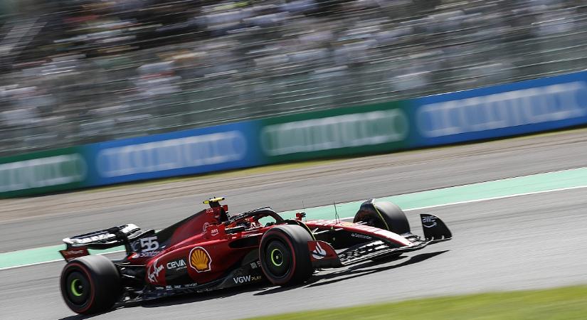Sainz: „Nevettem az autóban”, amikor a Mercedes a DRS-trükköt próbálta használni