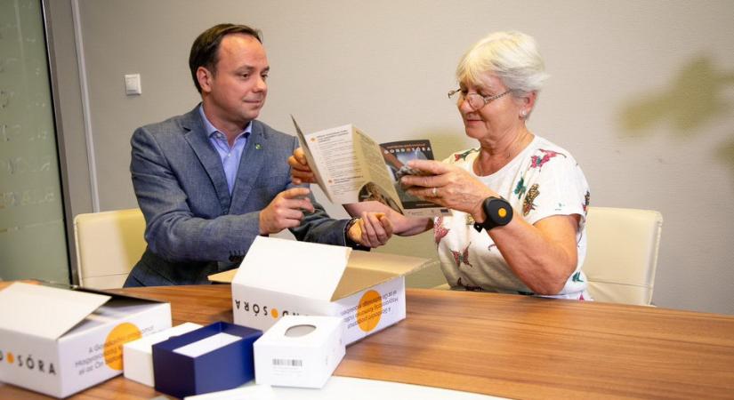 A kormány ismét előhúzta a nyugdíjas-kártyát
