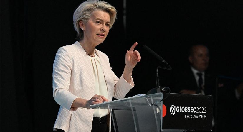 Ursula von der Leyen minden botrányt megúszik: