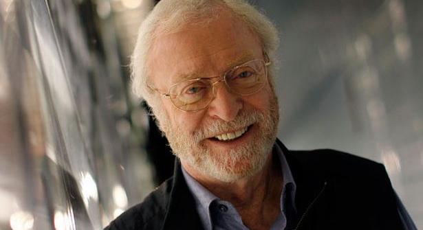 Michael Caine: Nálunk sosem voltak intimitás koordinátorok, hál’ Istennek