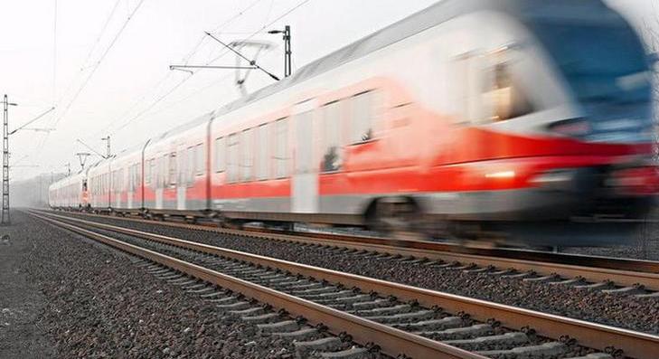 Most érkezett: halálra gázolt a vonat egy embert az egyik fővonalon