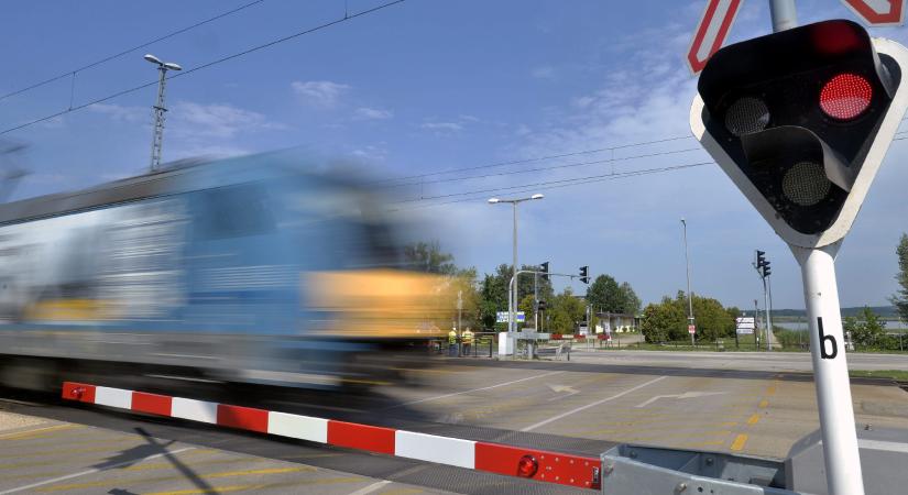 Elgázolt egy embert a vonat Hárosnál