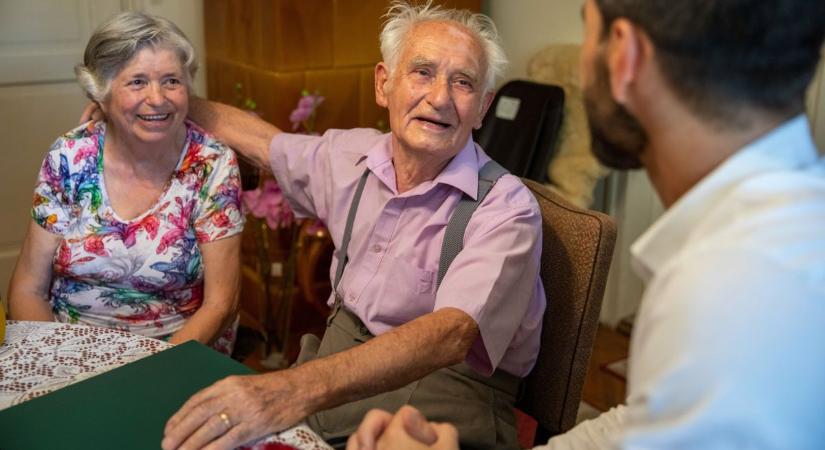 A nők várható élettartama hetvenkilenc év, majdnem hét évvel magasabb, mint a férfiaké