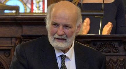 Kivonultak a fideszesek, nem szavazták meg Iványi Gáborék iskolájának támogatását