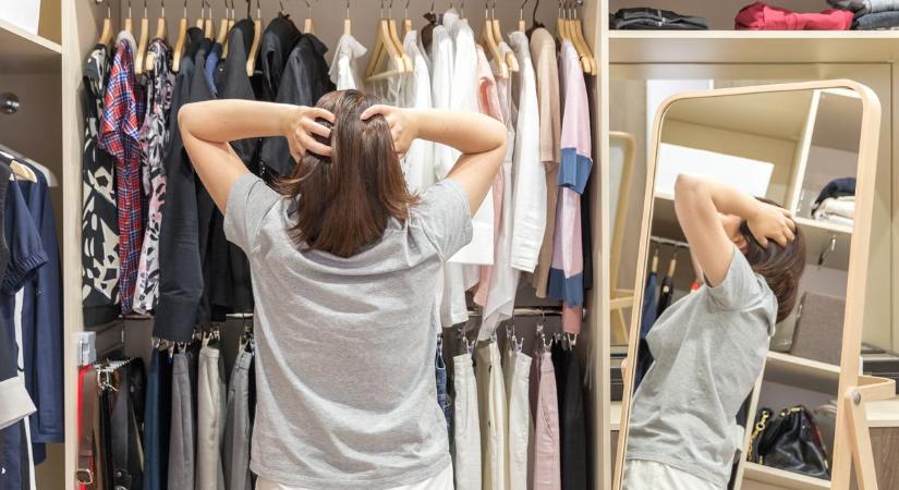 Büdösek lesznek a ruháid a szekrényben? Csináld ezt és megszabadulhatsz a kellemetlen szagoktól