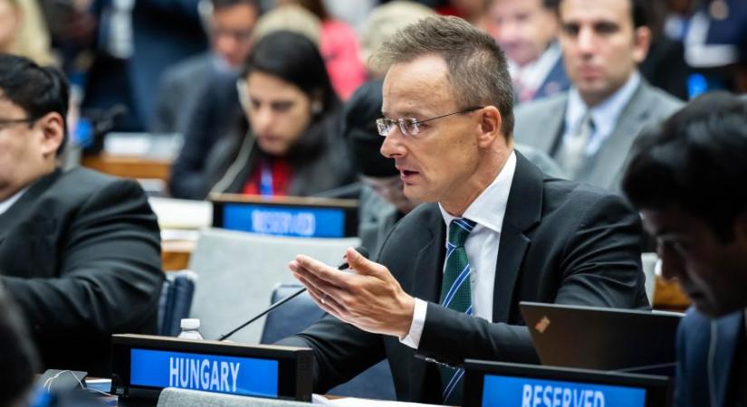 Szijjártó Péter egy amerikai tévécsatornán dicsekedett azzal, hogy az orosz és a belarusz külügyminiszterrel is kapcsolatban áll, de Ukrajnáról már nem tudott ilyen egyértelmű választ adni