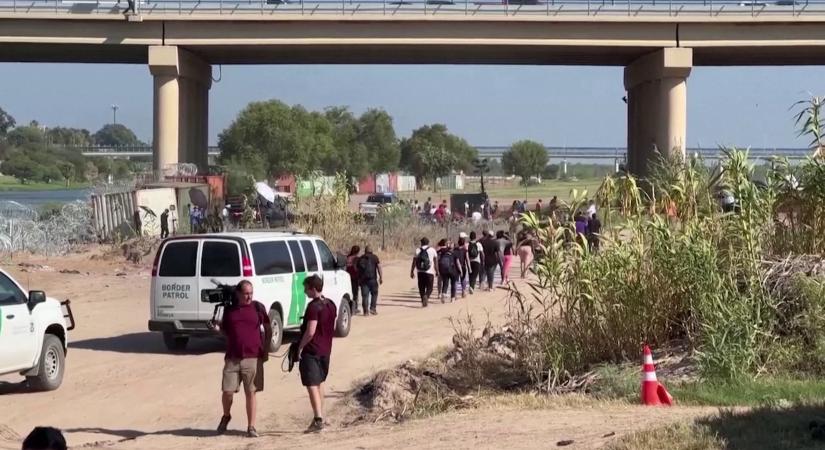 Naponta migránsok ezrei próbálnak bejutni az Egyesült Államokba