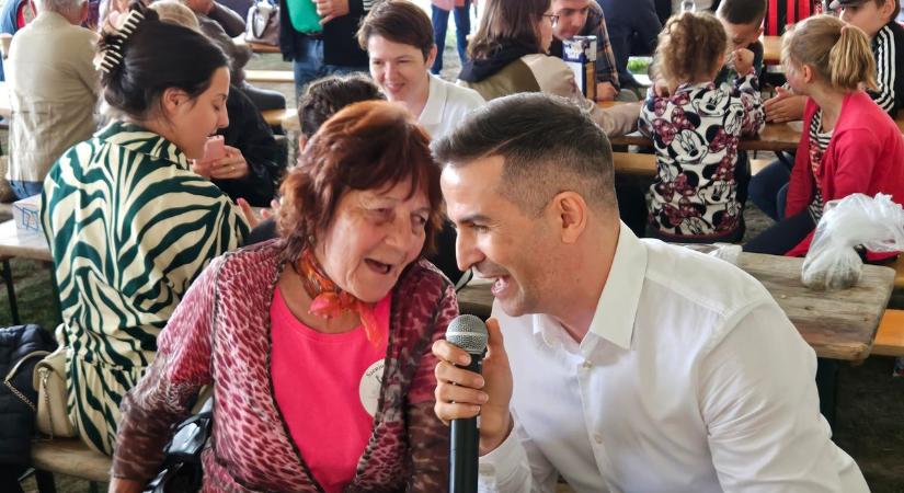 Összehozta a komáromiakat a kemencés családi nap fotók