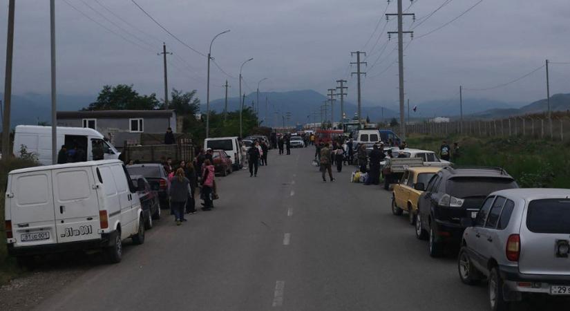 Menekülnek az örmények Hegyi-Karabahból
