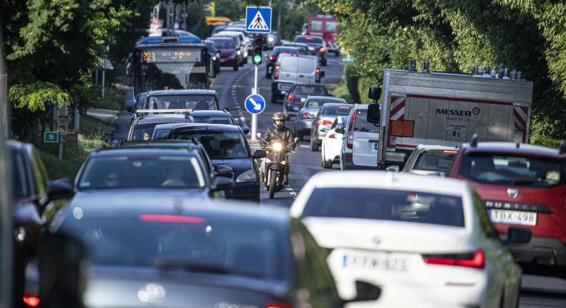 Munkába járás: lehet-e egyes munkavállalóknak 18, másoknak 24, illetve 30 forint/km támogatást adni?