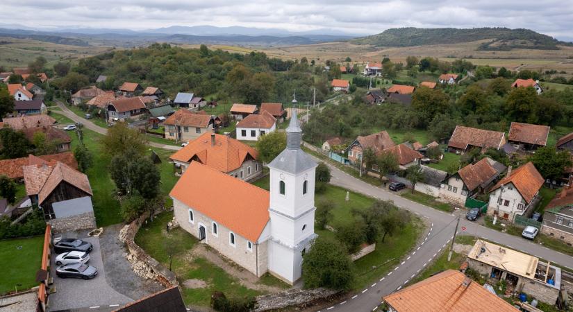 Magyar támogatással felújított műemlék templomokat adtak át Erdélyben