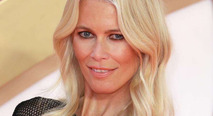21 év után újra kifutóra lépett Claudia Schiffer: lélegzetelállítóan nézett ki az 53 éves szupermodell