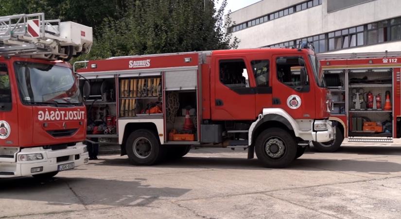 Kigyulladt egy autó vasárnap este Debrecenben