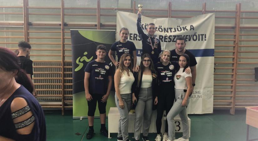 Aranyakkal és abszolút bajnoki címekkel tértek haza a debreceni FISZEJ SE súlyemelői