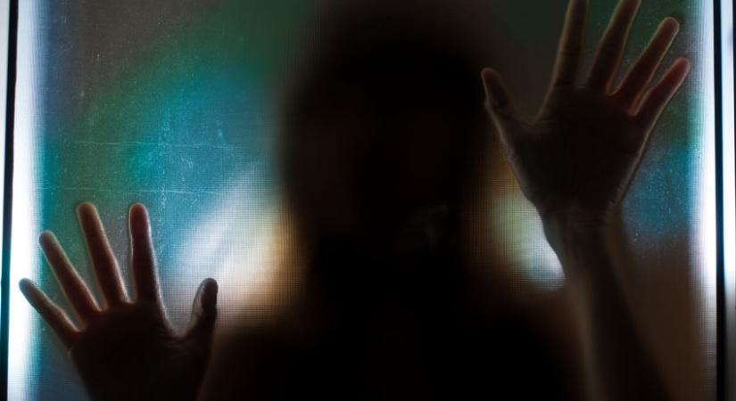 Másként kezelik a negatív gondolatokat a kényszerbetegek és a depressziósok