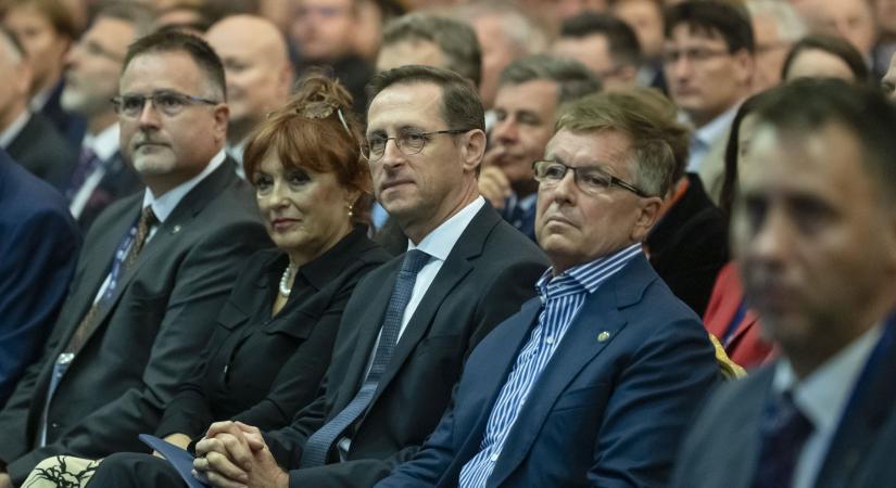 Ne hagyjuk, hogy Varga Mihály nevessen a végén!