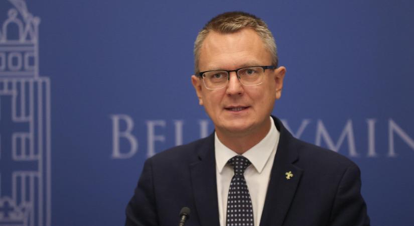 Rétvári Bence: A kormány megelőlegezi az EU-s forrásokat