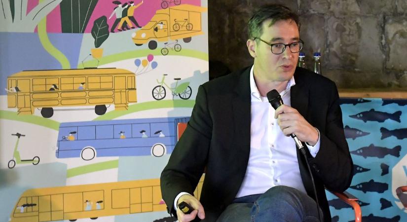 Politikai marketingakció a fővárosi védett biciklisávok kialakítása