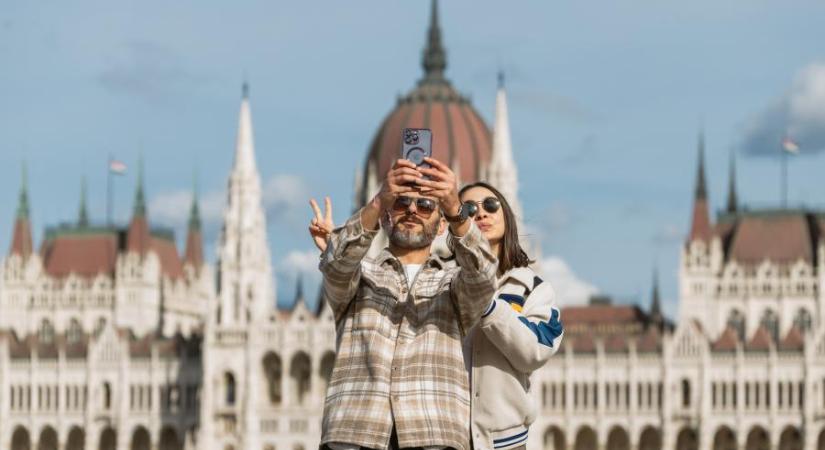 Kezdődik a parlament őszi ülésszaka, a svéd NATO-csatlakozás helyett gyorsforgalmi útról döntenek