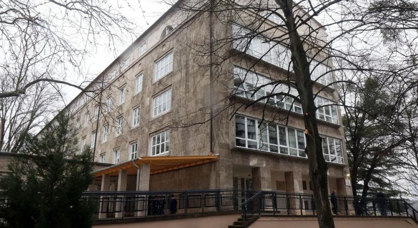 Eldőlt, ki építi át a Miskolci Egyetem kollégiumépületeit