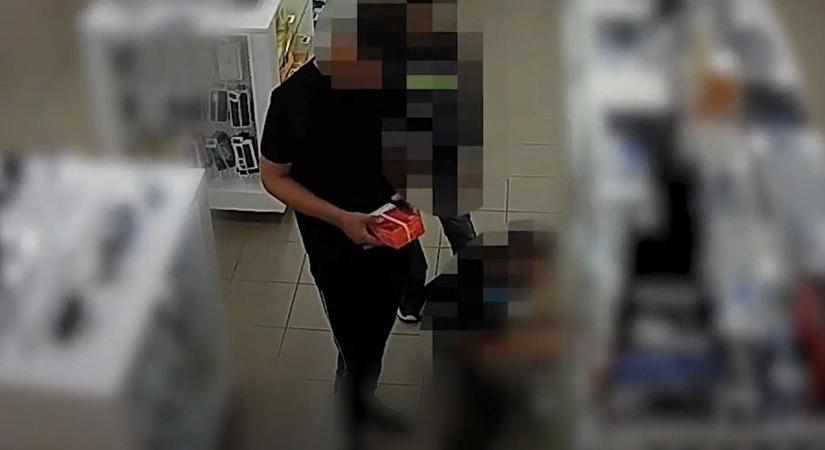 Videón a tatabányai üzletet szétlopó szarka, negyedmilliós mobillal is trükközött